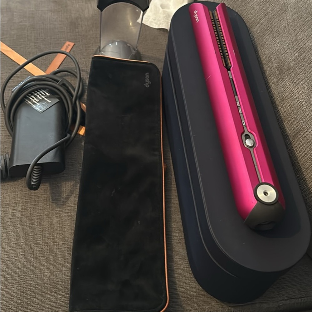 Dyson straightener - Picture 2 of 2
